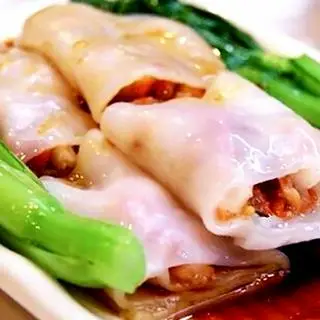 Hình ảnh Bánh cuốn nhân thịt thêm trứng lòng đào