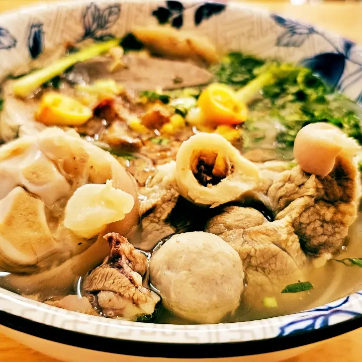 Hình ảnh Hủ tiếu giò - thập cẩm