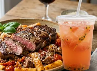 Hình ảnh Mì Steak Bò Cay + 1 Trà Bưởi Chanh Dây ( Size Lớn )