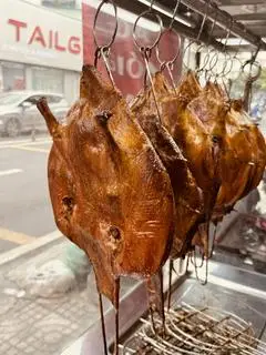 Hình ảnh Vịt quay da giòn nửa con