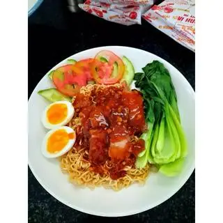 Hình ảnh Mì trộn gà sốt phô mai trứng muối
