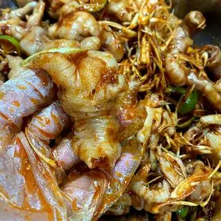 Hình ảnh Chân gà sốt thái rút xương 