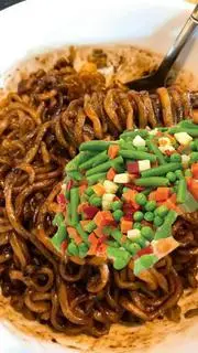 Hình ảnh mì trộn tương đen rau củ