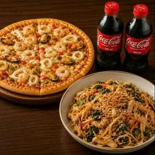 Hình ảnh 1 PIZZA (S) TÙY CHỌN + 1 MỲ TRỘN FULL TOPPING TÙY CHỌN tặng trà hoặc nước giải khát có gas