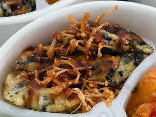 Hình ảnh Cơm Nấm Kim Châm Chiên Giòn Sốt Me