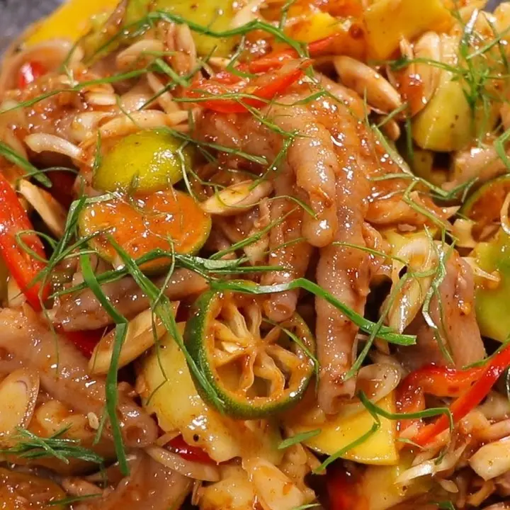 Hình ảnh Chân Gà Sốt Thái Rút Xương