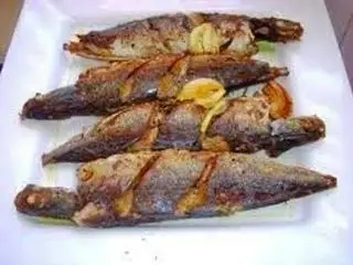 Hình ảnh Cơm cá nục chiên kèm món xào canh hằng ngày