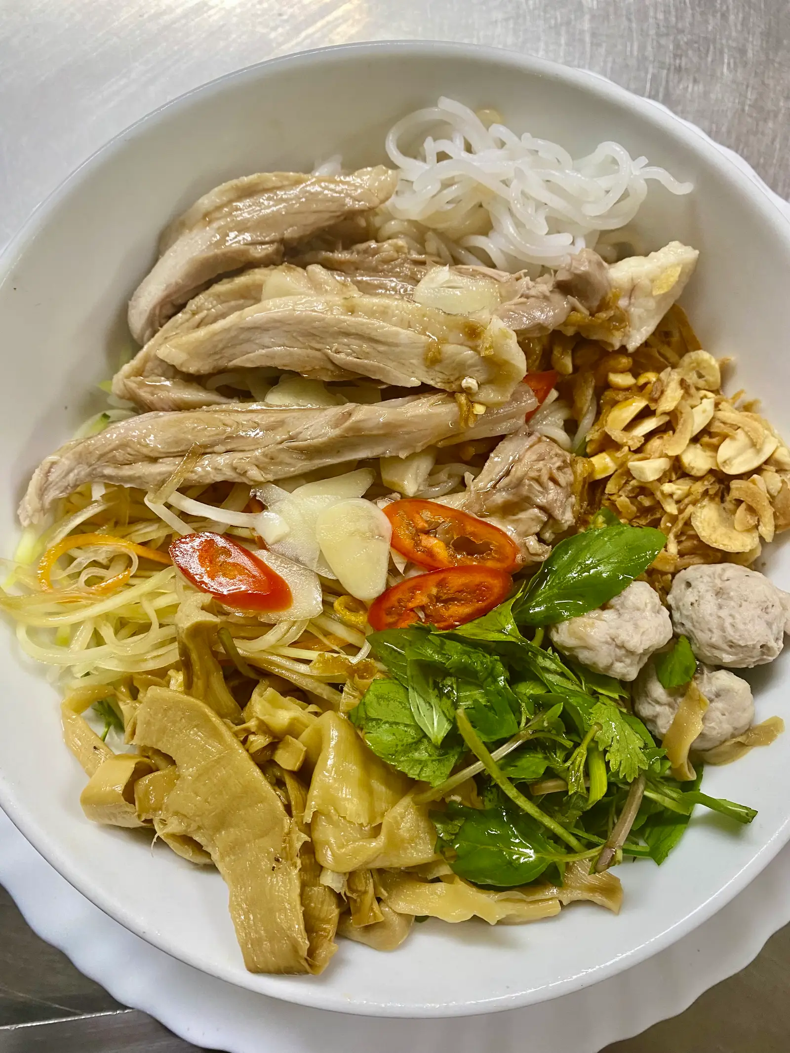 Hình ảnh Bún trộn măng ngan