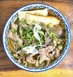 Hình ảnh Bún bò tái nạm chả
