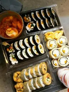 Hình ảnh Kimbap cá ngừ