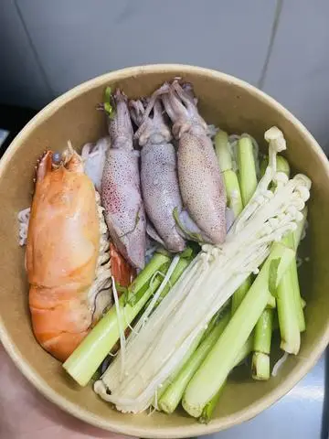 Hình ảnh Bún Thái tôm mực