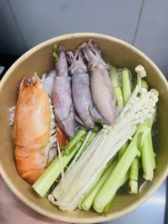 Hình ảnh Bún Thái tôm mực