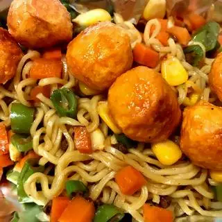 Hình ảnh Mì trộn tôm viên