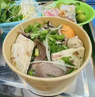 Hình ảnh Bún bò Huế không móng thay bằng giò tai