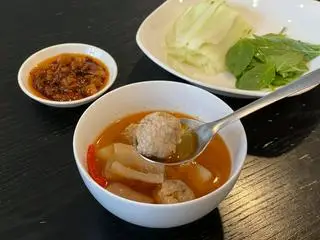 Hình ảnh Bánh Mì Xíu Mại Chấm 5 Viên + Da Heo Đà Lạt