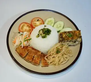 Hình ảnh Cơm tấm ba rọi bì chả