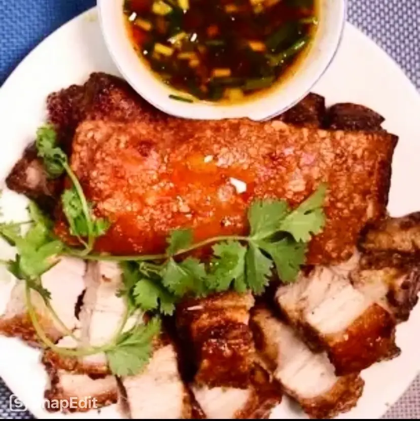 Hình ảnh Heo quay ba rọi  da giòn - 1kg tặng 2 ổ bánh mì