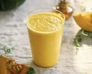 Hình ảnh 2 loại sữa hạt bất kỳ