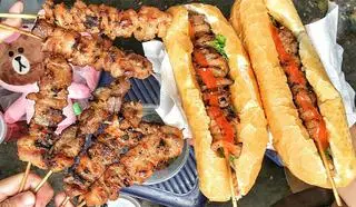 Hình ảnh Bánh mì thịt xiên