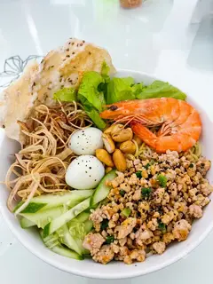 Hình ảnh Mì mây trộn tôm thịt (mì sợi trứng)
