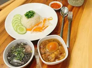 Hình ảnh Cơm tấm thịt kho trứng