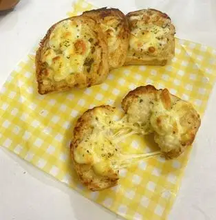 Hình ảnh Sandwich Mini Bơ Tỏi Phô Mai Kéo Sợi