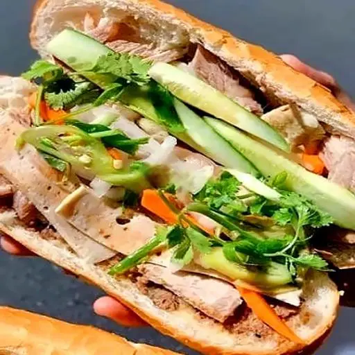 Hình ảnh BÁNH MI PATÊ CHẢ GIO 