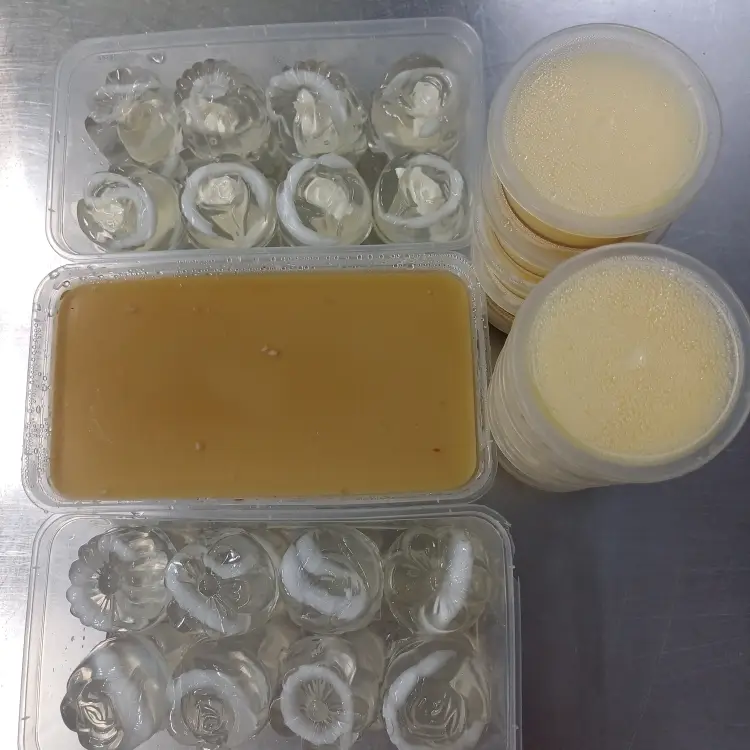 Hình ảnh Combo 4: 1 rau câu phẳng, 1 rau câu phô mai, 1 rau câu dừa, 10 cái bánh flan