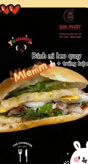 Hình ảnh Bánh mì heo quay - trứng luộc