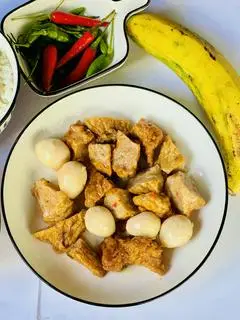 Hình ảnh Cơm: Chả cá rim trứng cút