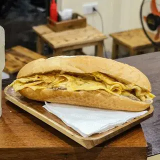 Hình ảnh Bánh Mì Pate Trứng