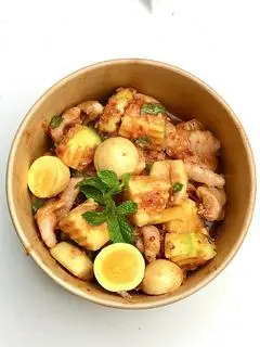 Hình ảnh Chân gà rút xương Mix Trứng Non - Sốt Thái