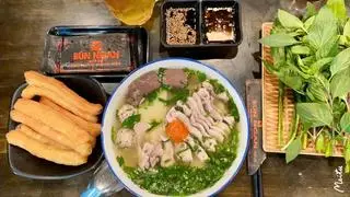 Hình ảnh Bún ngan huyết mọc