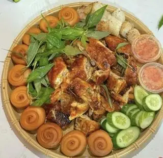 Hình ảnh Combo 3: Gà nướng sốt mắm nhĩ + 10 bánh bao