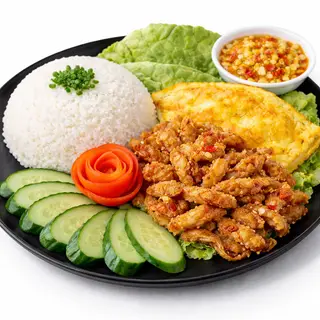 Hình ảnh Cơm Trắng Da Gà Chiên Sốt Mắm Tỏi