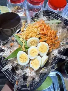 Hình ảnh Bánh tráng trộn chà bông mỡ hành 