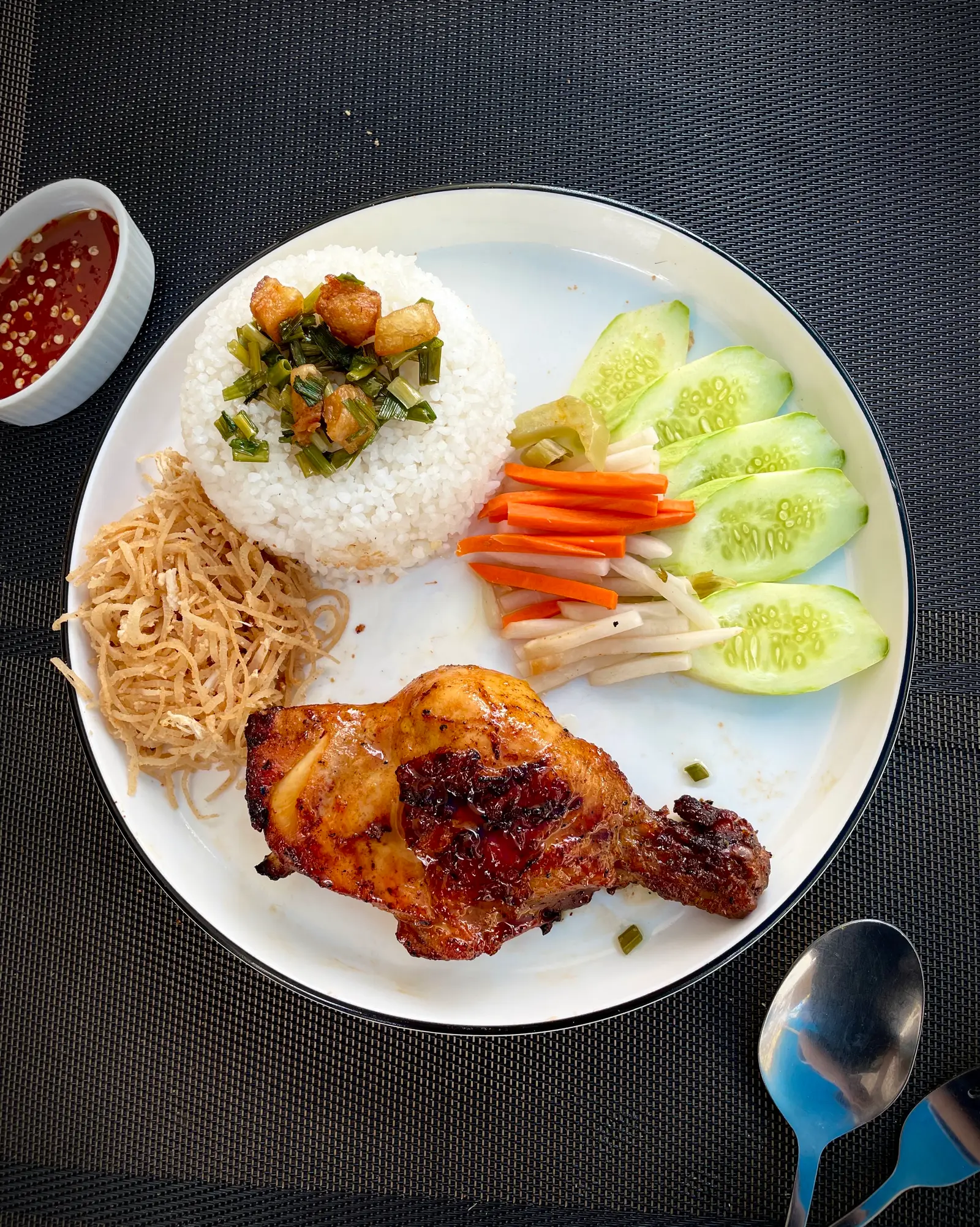 Hình ảnh Cơm Tấm - Đùi Gà - Bì