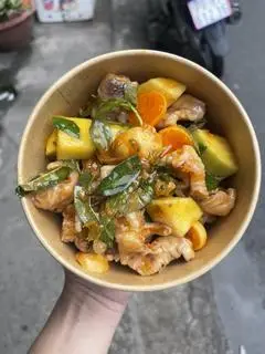 Hình ảnh Chân Gà Sốt Thái Mix Trứng Non Size S 