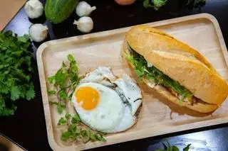 Hình ảnh Bánh mì trứng ốp la