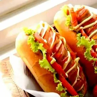 Hình ảnh Bánh mì xúc xích chiên