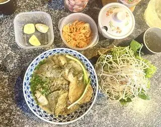 Hình ảnh Bánh đa cua chả cá