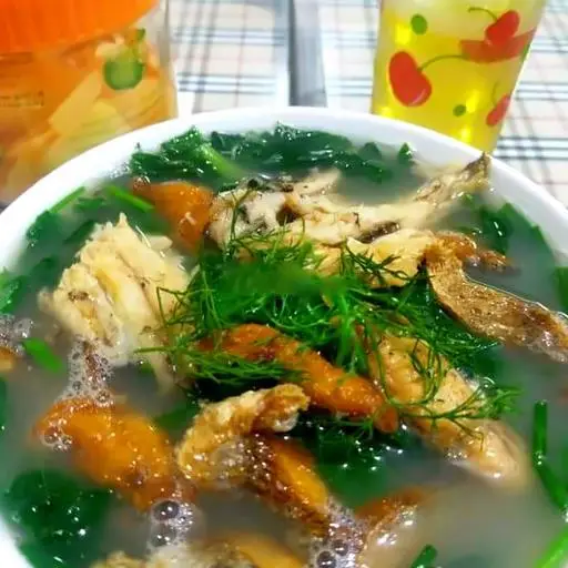 Hình ảnh Bánh đa đỏ cá cay đầy đủ