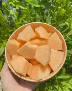 Hình ảnh 1 khay dưa lưới vàng cắt sẵn