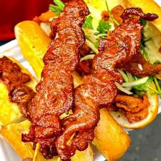 Hình ảnh Bánh mì 2 xiên thịt lớn