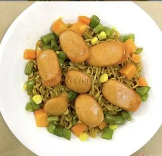 Hình ảnh Mì trộn xúc xích
