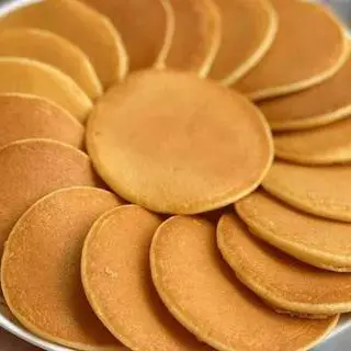 Hình ảnh 1 bánh nhân mặn+1 bánh nhân ngọt 
