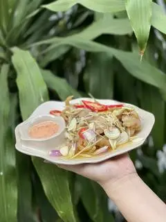 Hình ảnh Chân gà ngâm sả tắc size XL