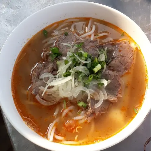 Hình ảnh Bún tái,nạm chả.