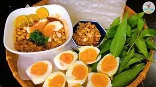 Hình ảnh Bánh tráng chấm sốt đặc biệt full topping