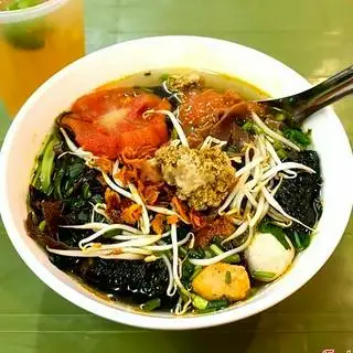 Hình ảnh Bánh đa cua đầy đủ - Bánh đỏ to